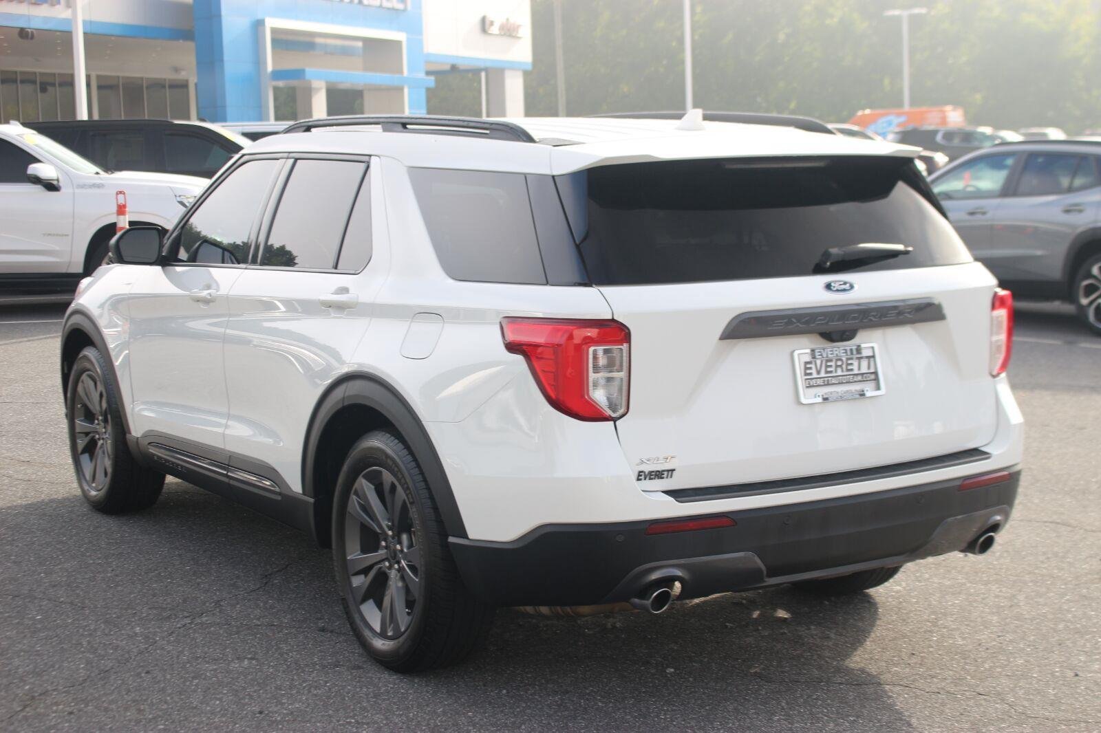 Used 2021 Ford Explorer XLT w/ Equipment Group 202A RWD image 5