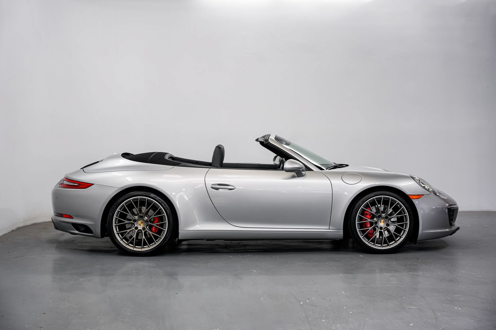 Used 2018 Porsche 911 Carrera S RWD image 2