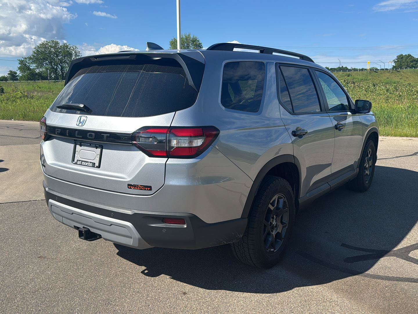 Used 2025 Honda Pilot TrailSport image 5