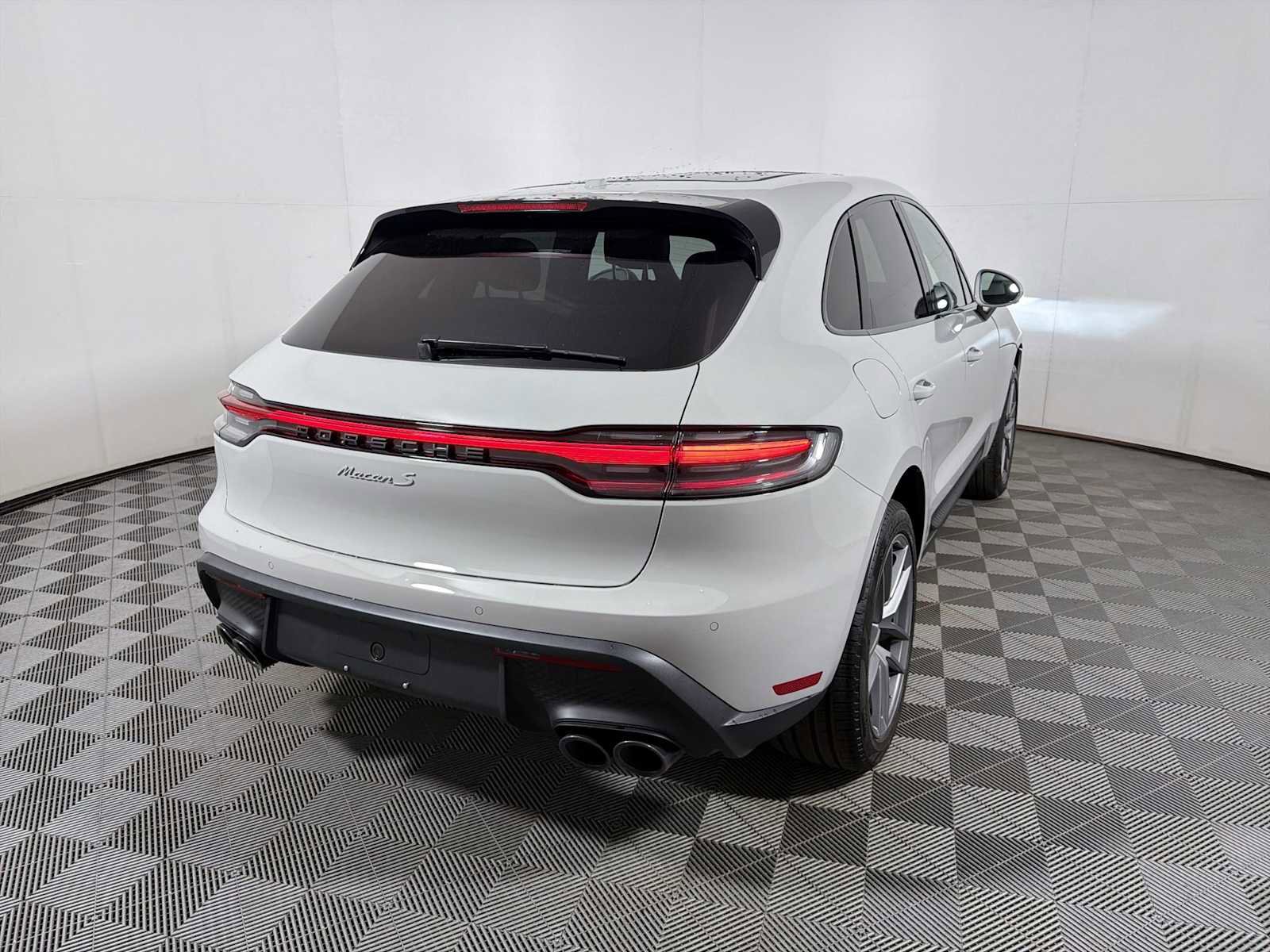 Used 2026 Porsche Macan S AWD/4WD image 6