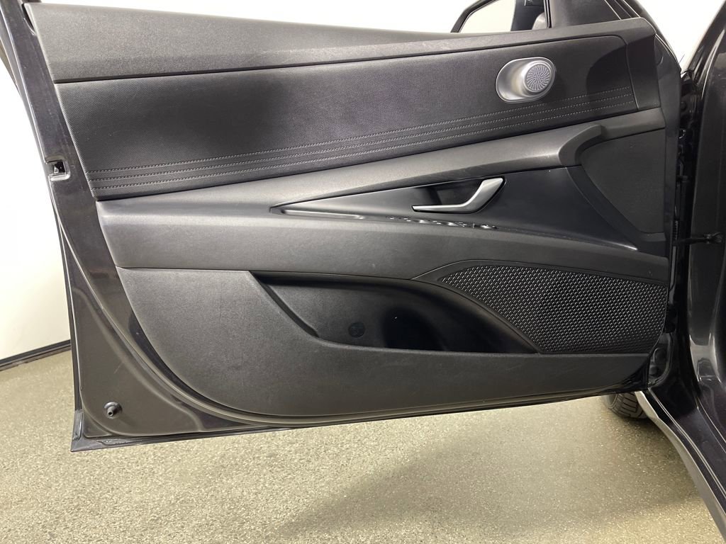 Used 2023 Hyundai Elantra SEL FWD image 19