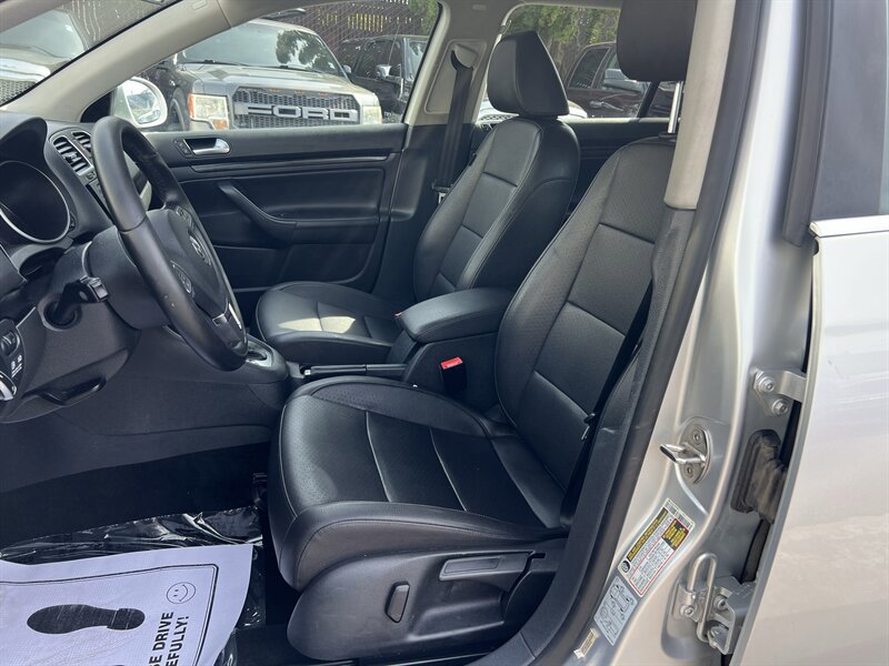 Used 2011 Volkswagen Jetta TDI FWD image 9