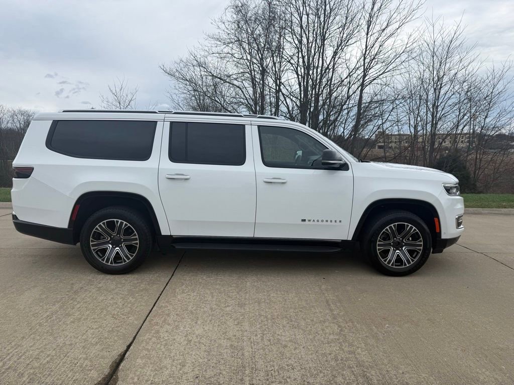 Used 2024 Jeep Wagoneer L Series II w/ Flexible Seating Group image 2