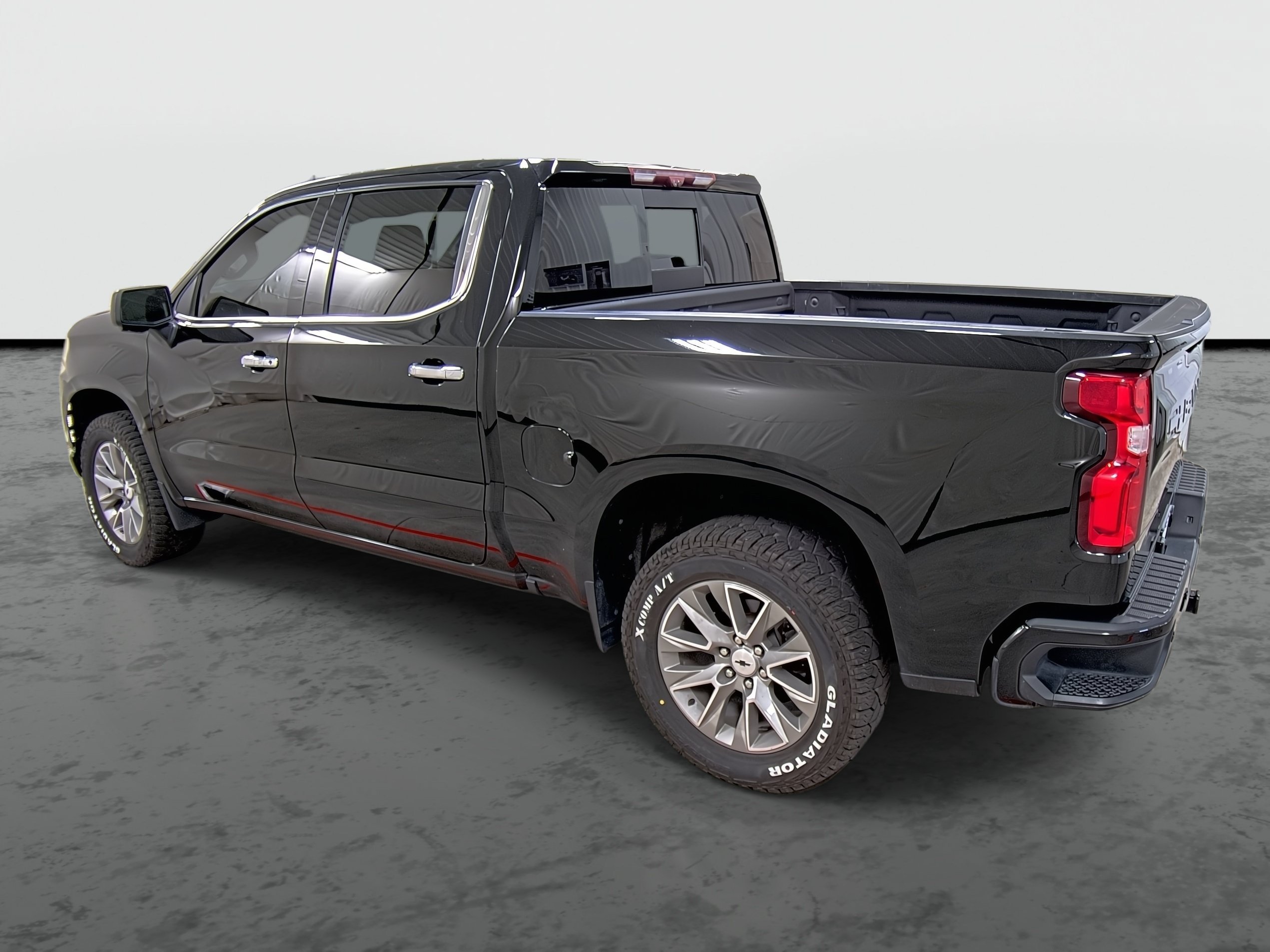 Used 2021 Chevrolet Silverado 1500 High Country w/ Technology Package AWD/4WD image 2