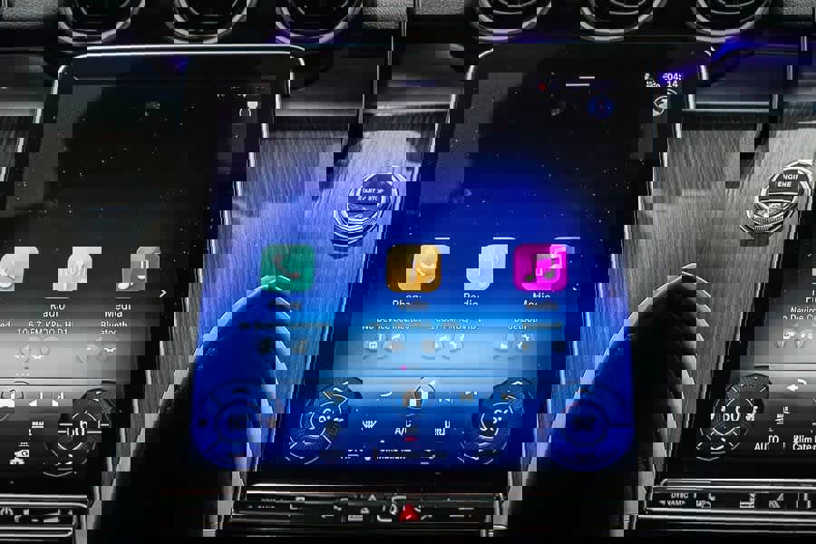 Used 2025 Mercedes-Benz C 300 Sedan image 14