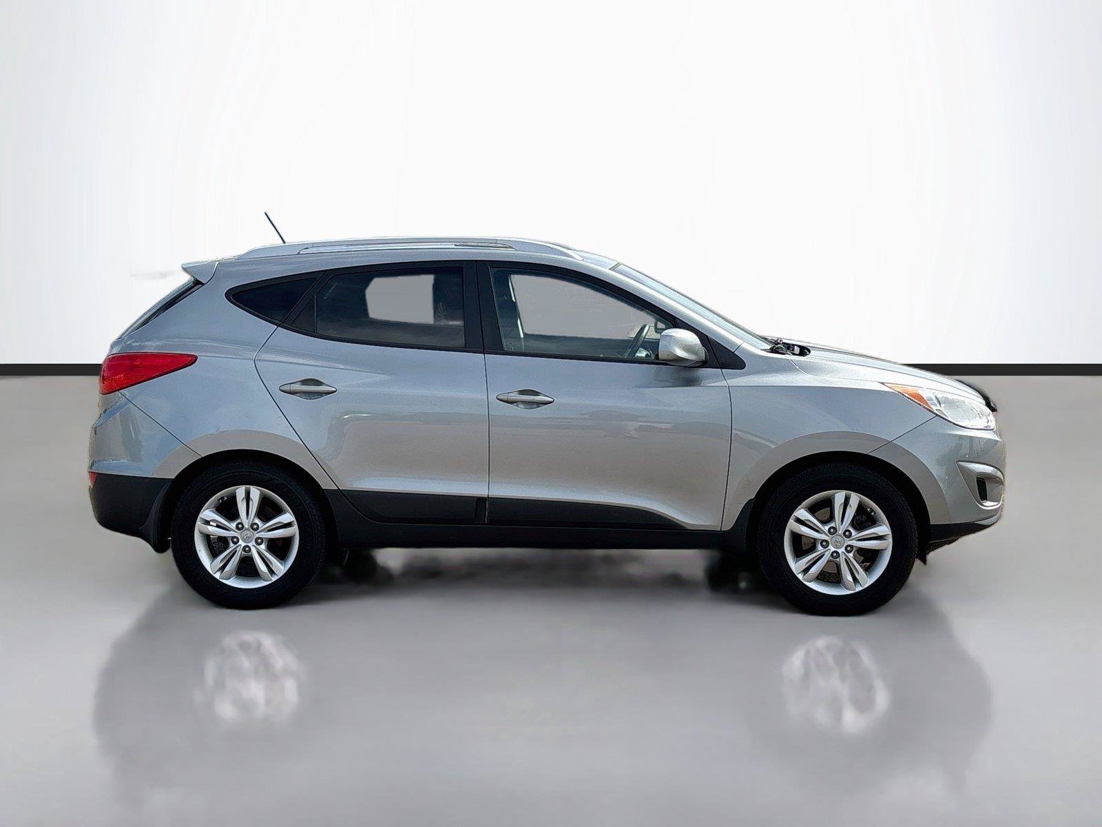 Used 2010 Hyundai Tucson GLS w/ Popular Equipment Pkg 2 AWD/4WD image 16