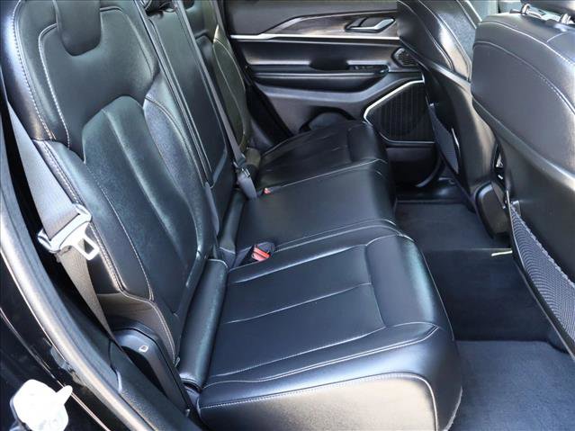 Used 2022 Jeep Grand Cherokee Limited AWD/4WD image 27