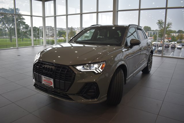 Used 2025 Audi Q3 2.0T Premium w/ Convenience Package AWD/4WD image 3