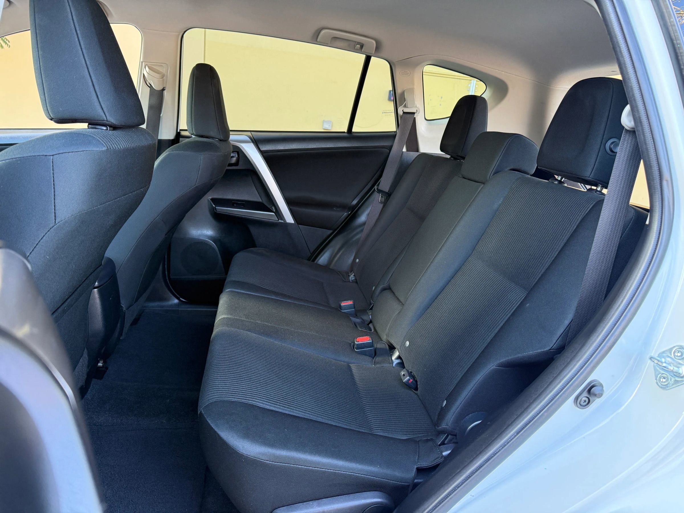 Used 2016 Toyota RAV4 LE FWD image 10