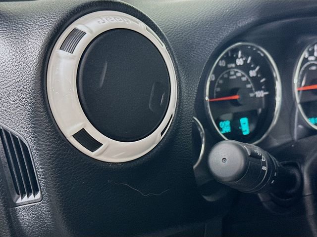 Used 2015 Jeep Wrangler Unlimited Sahara image 11