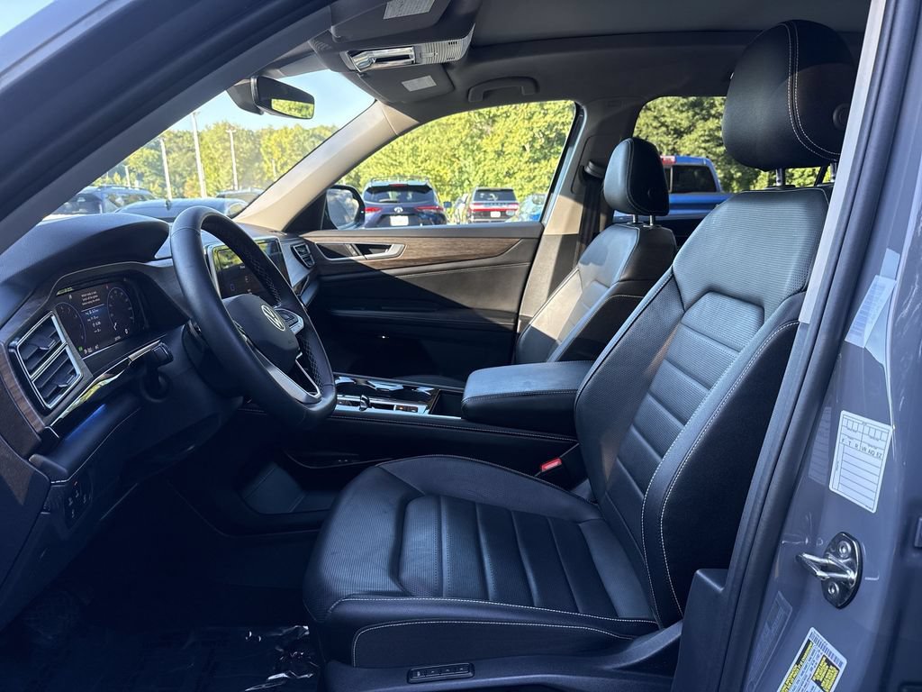 Used 2025 Volkswagen Atlas SEL AWD/4WD image 13