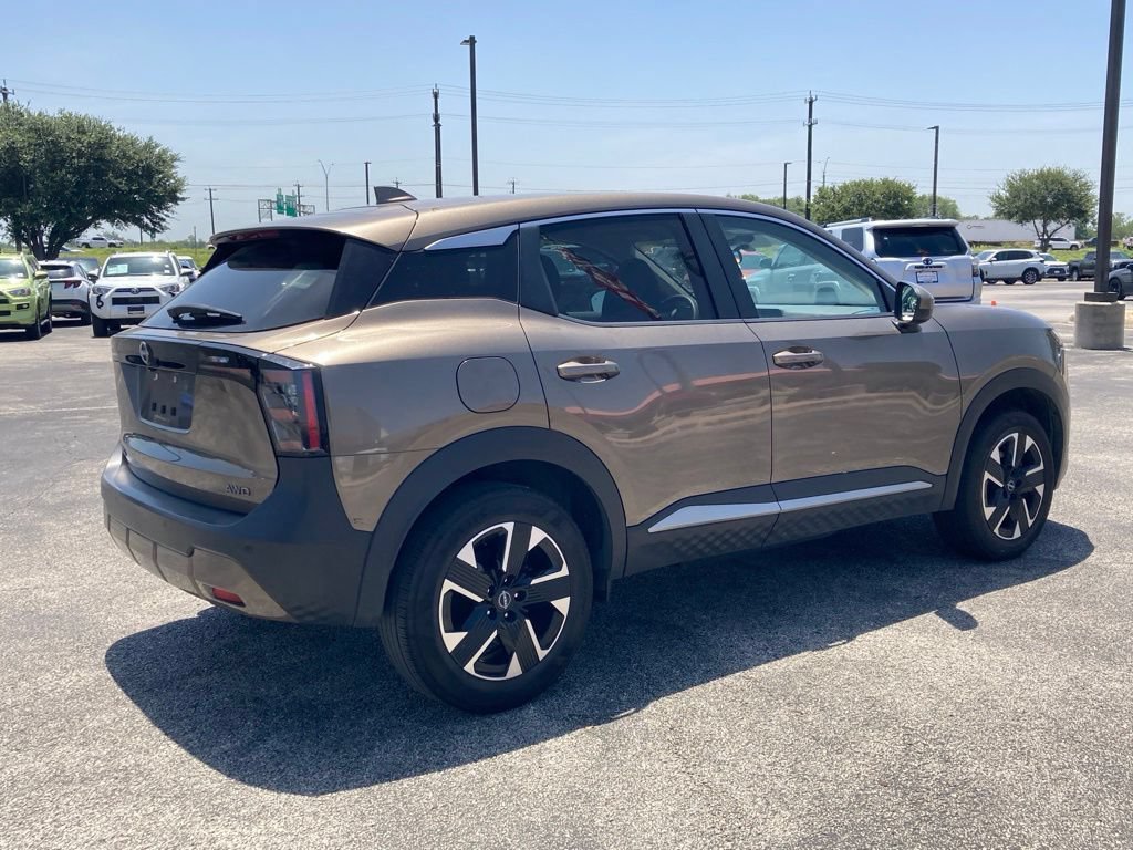 Used 2025 Nissan Kicks SV AWD/4WD image 5