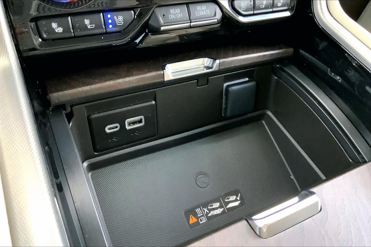 Used 2024 GMC Yukon Denali RWD image 34