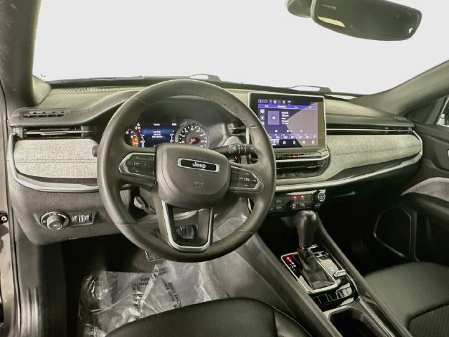 Used 2024 Jeep Compass Latitude AWD/4WD image 11