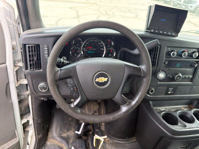 Used 2013 Chevrolet Express 4500 RWD image 16