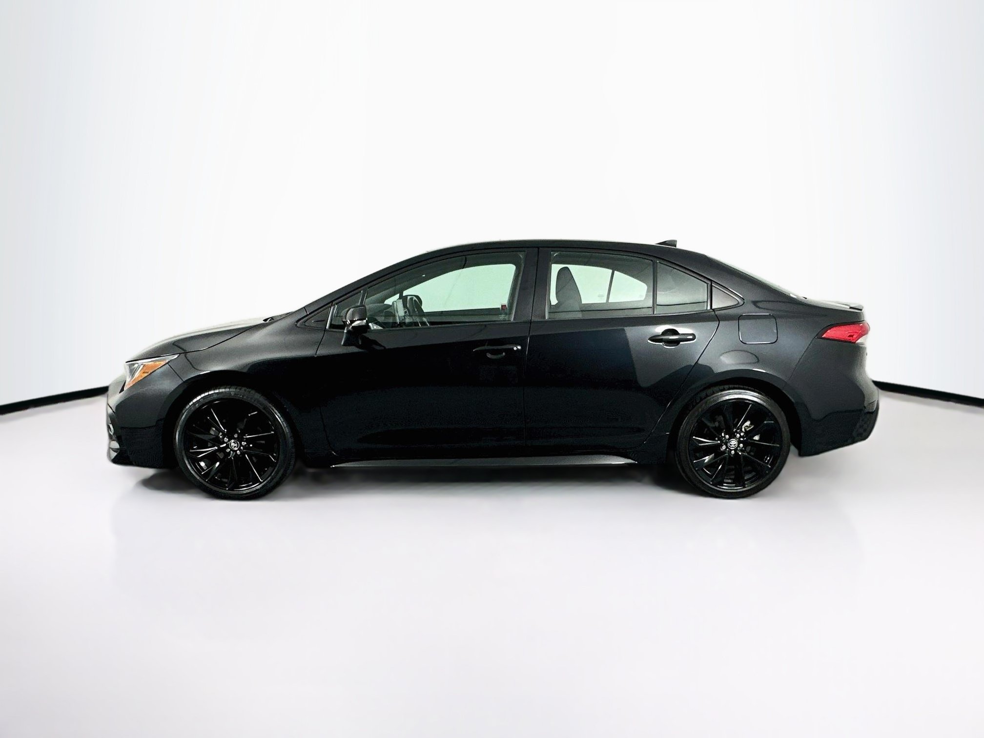 Used 2021 Toyota Corolla SE w/ Carpet Mat Package (TMS) FWD image 4