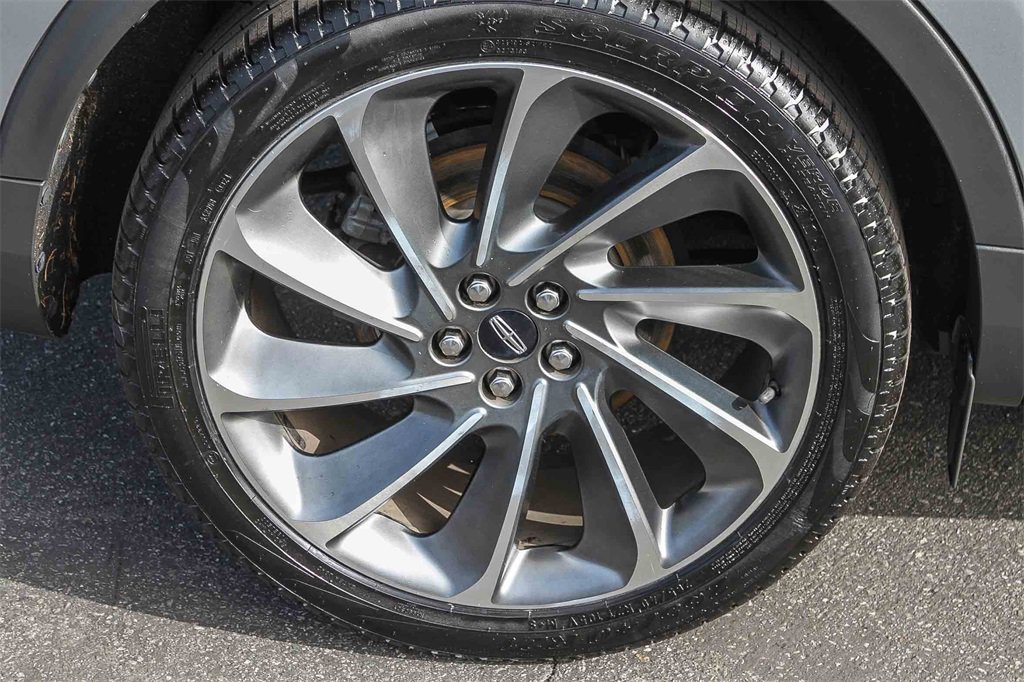 Used 2020 Lincoln Nautilus Reserve w/ Equipment Group 201A image 13