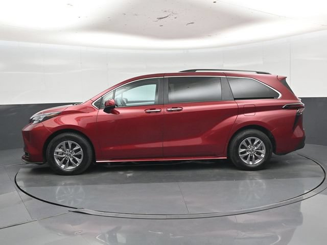 Used 2025 Toyota Sienna XLE FWD image 34