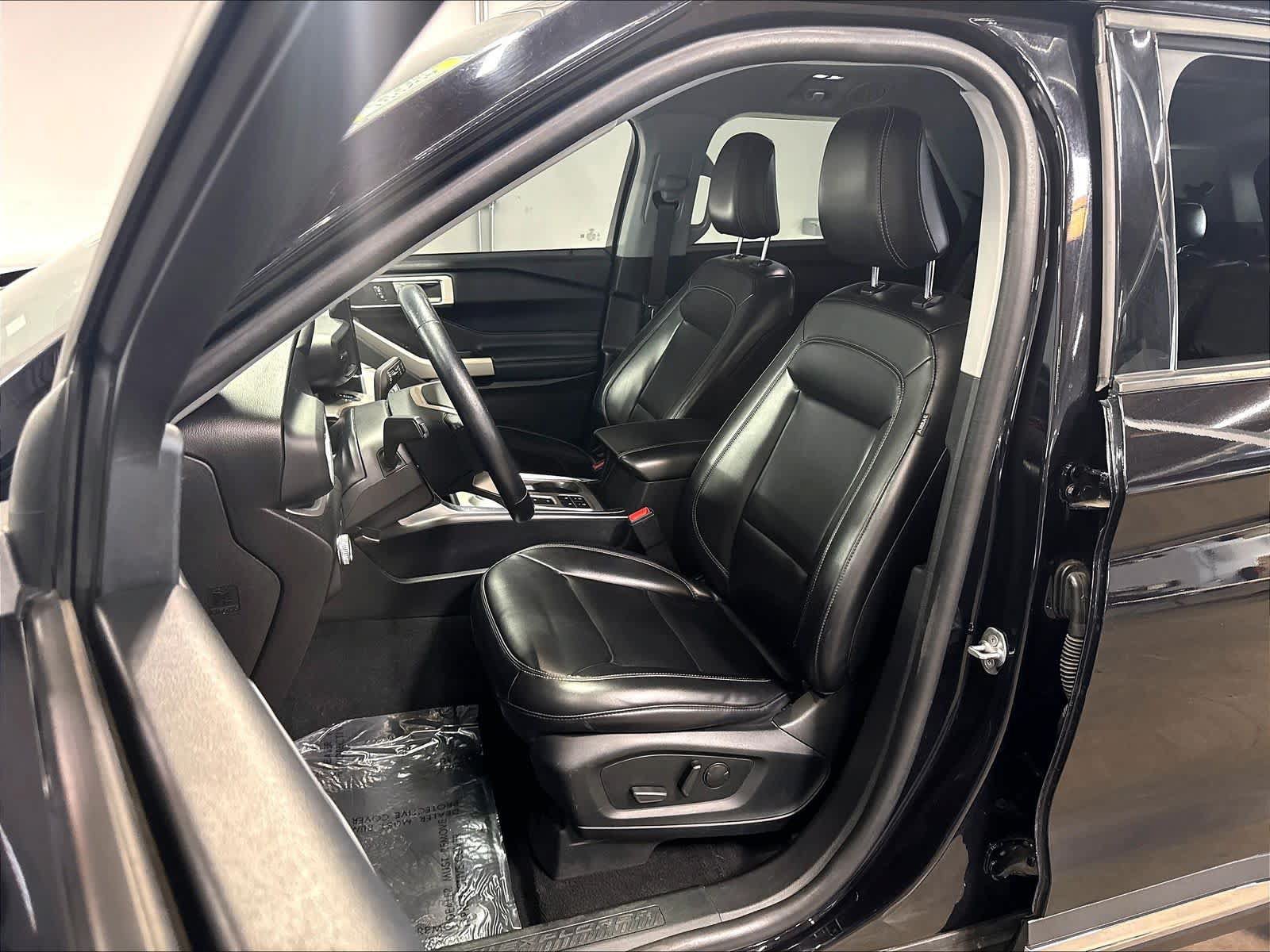 Used 2021 Ford Explorer XLT w/ Equipment Group 202A RWD image 26
