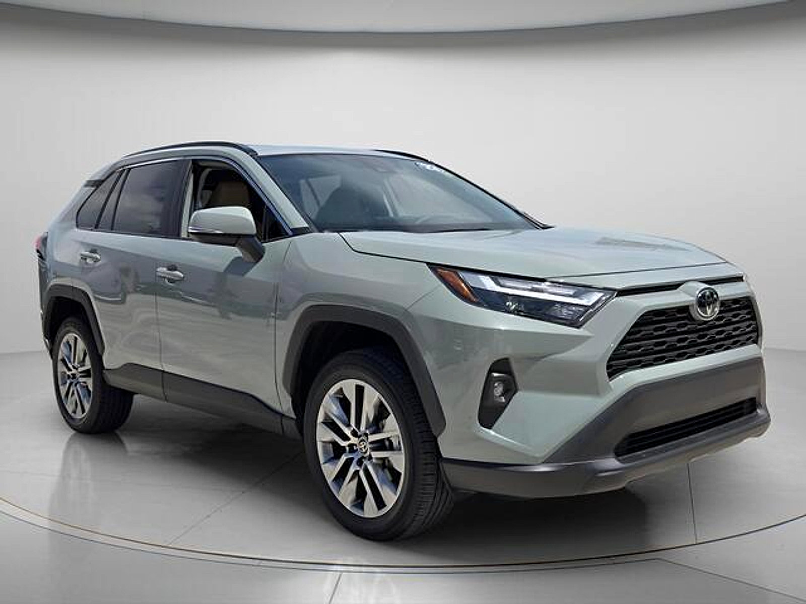 Used 2023 Toyota RAV4 XLE Premium FWD image 9