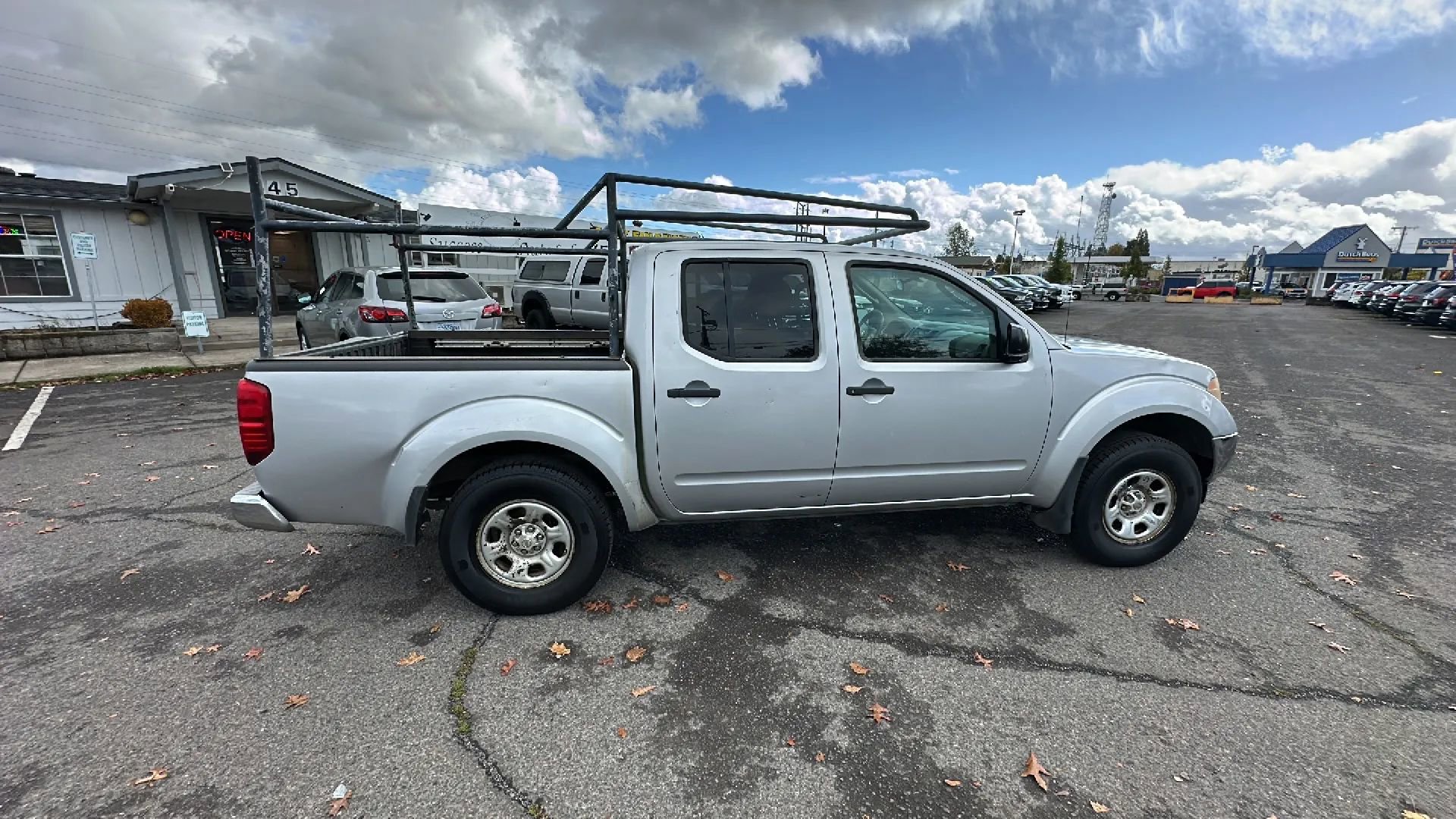 Used 2008 Nissan Frontier SE w/ Tow Hitch Pkg image 3