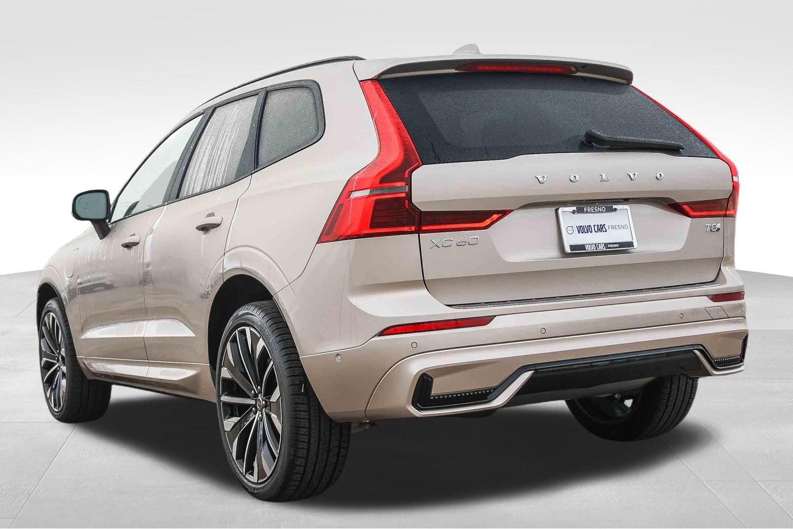 New 2026 Volvo XC60 T8 Ultra w/ Protection Package Premier AWD/4WD image 7