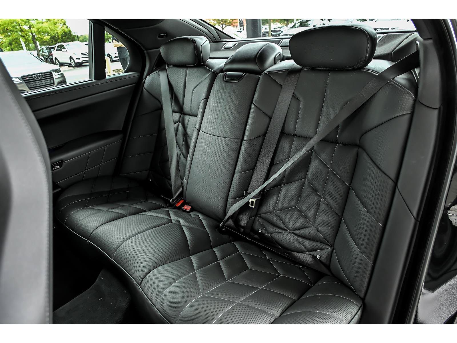 Used 2023 BMW 760i xDrive AWD/4WD image 14