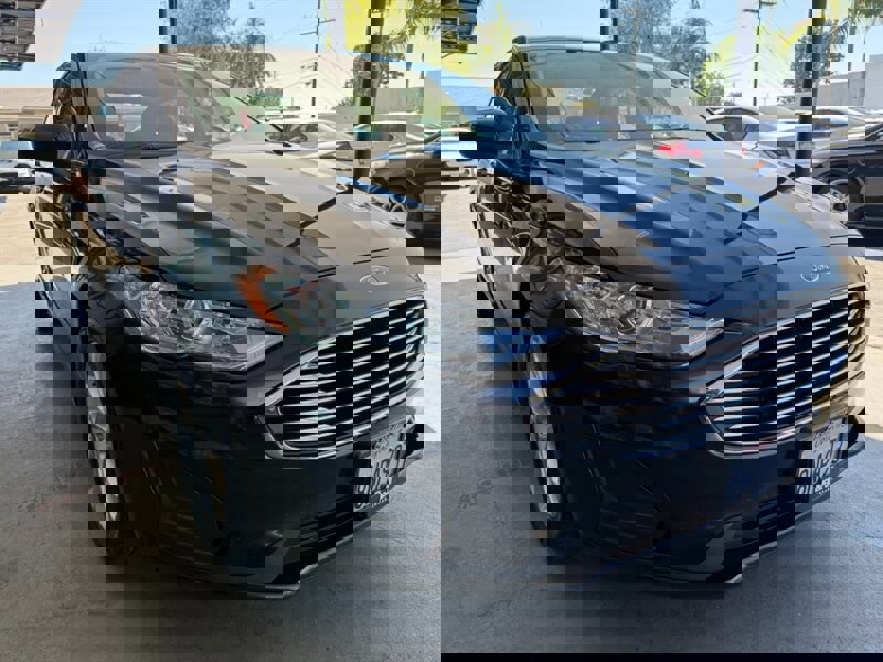 Used 2020 Ford Fusion SE image 9