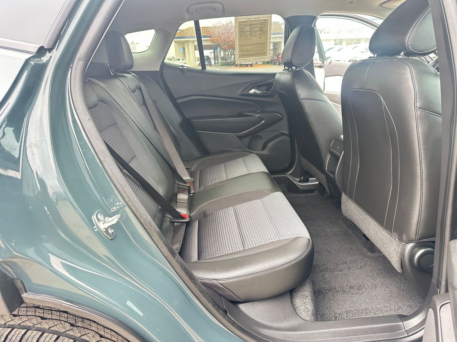 Used 2025 Chevrolet Trax LT image 25