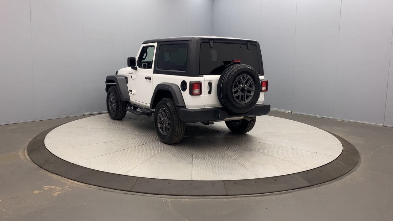 Used 2025 Jeep Wrangler Sport AWD/4WD image 3
