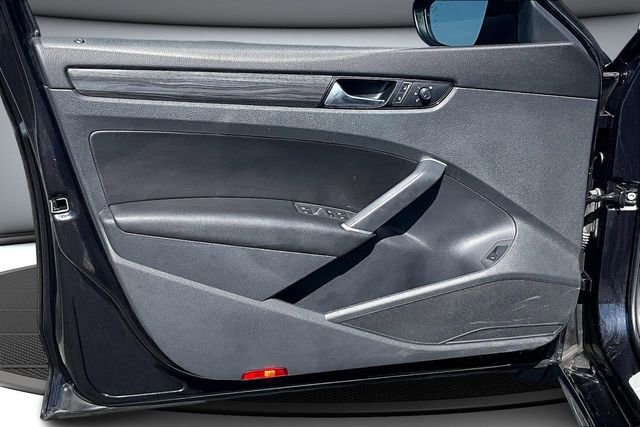 Used 2020 Volkswagen Passat 2.0T R-Line image 20