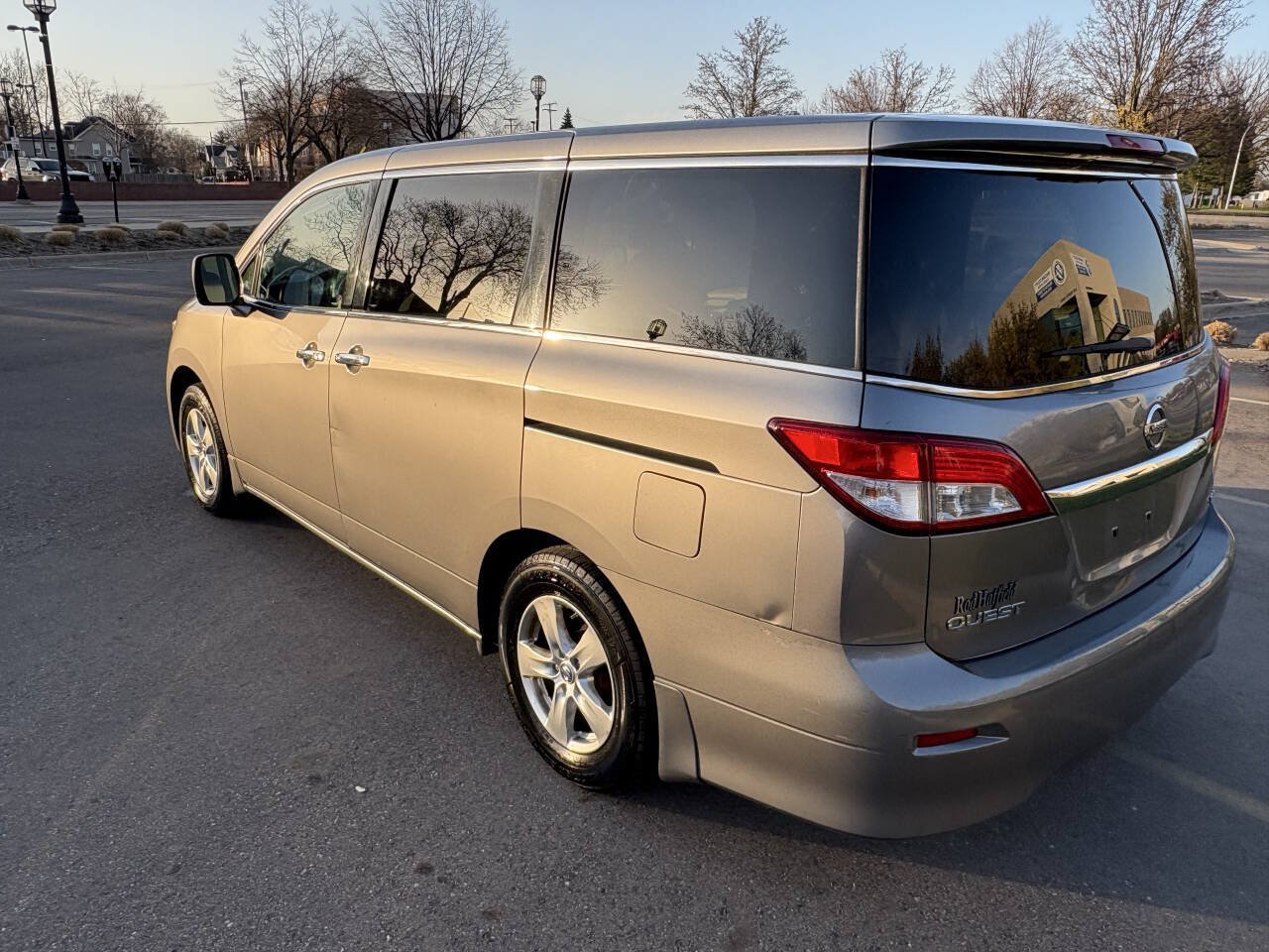 Used 2011 Nissan Quest SV FWD image 12