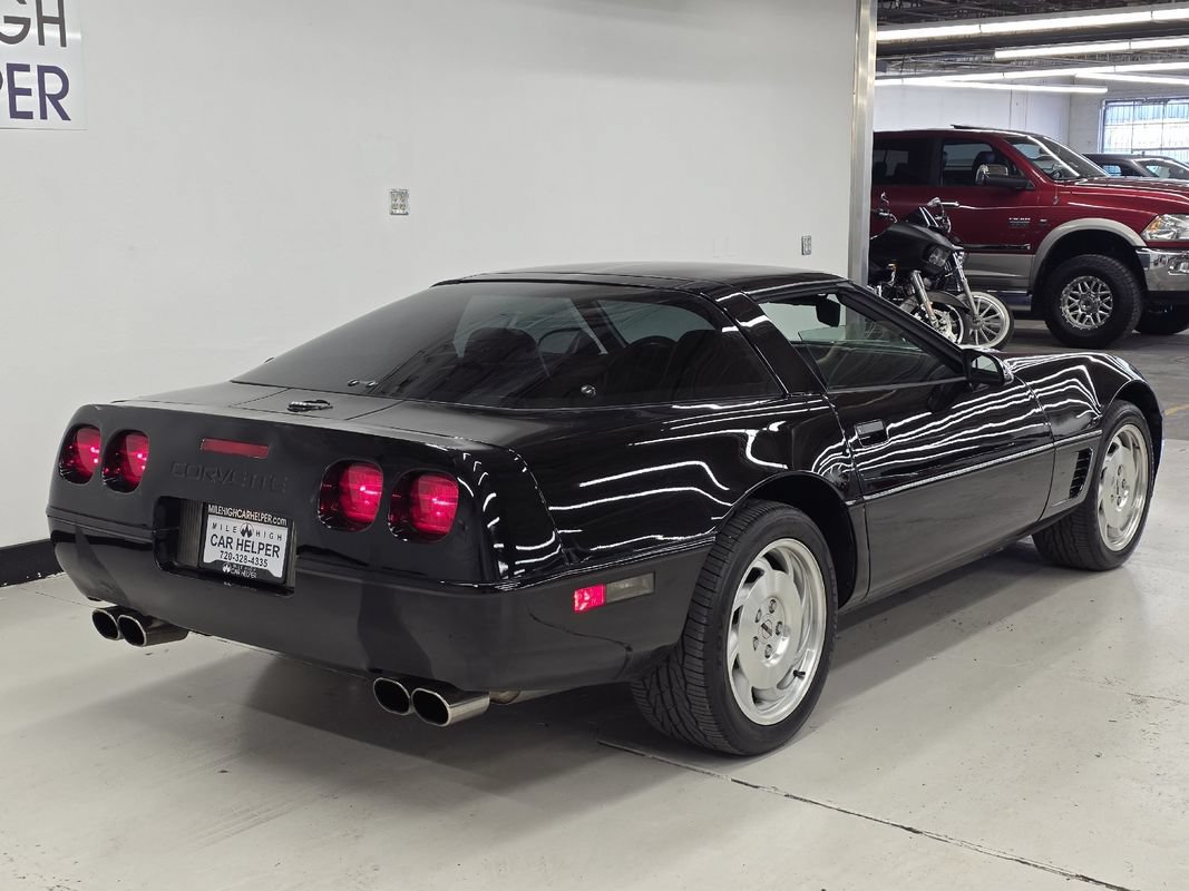 Used 1995 Chevrolet Corvette Coupe RWD image 12