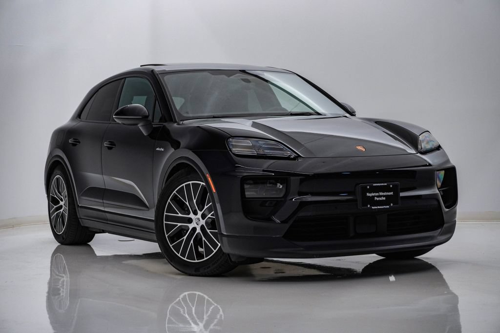 Used 2025 Porsche Macan 4 Electric AWD/4WD image 8