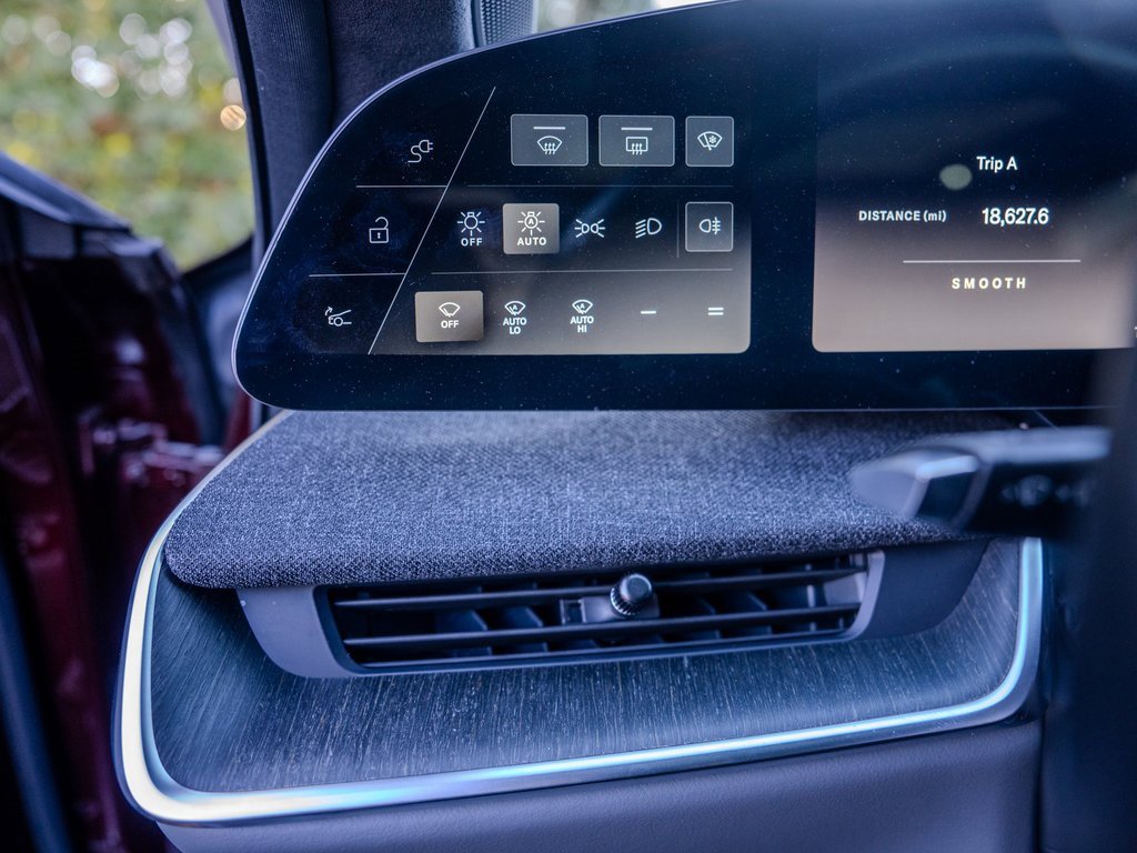 Used 2024 Lucid Air Touring image 8