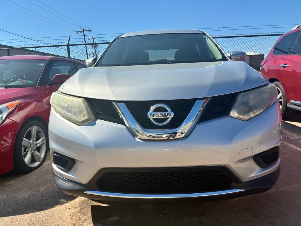 Used 2015 Nissan Rogue S w/ S Family Package image 2