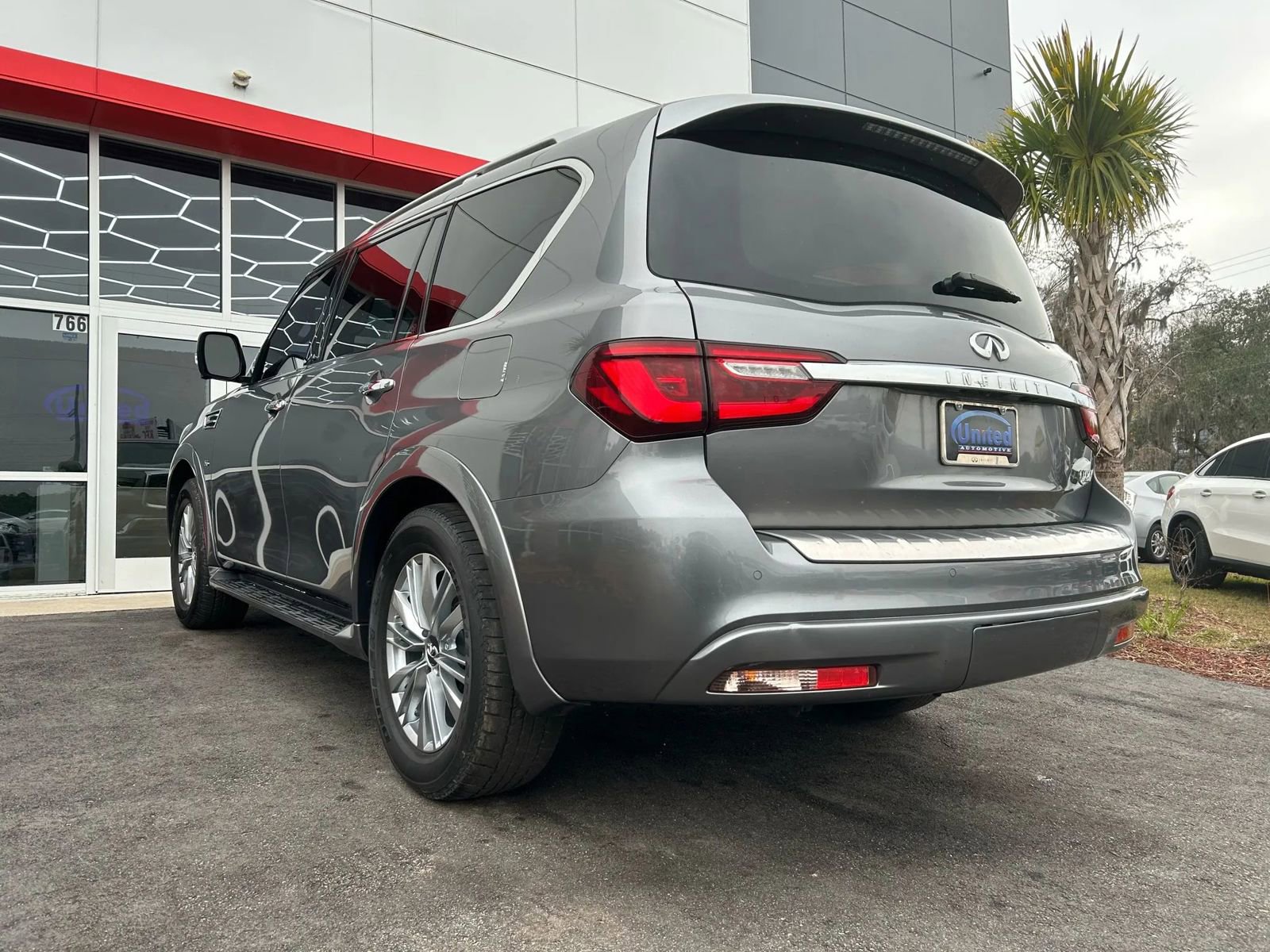 Used 2018 INFINITI QX80 2WD w/ Driver Assistance Package image 6