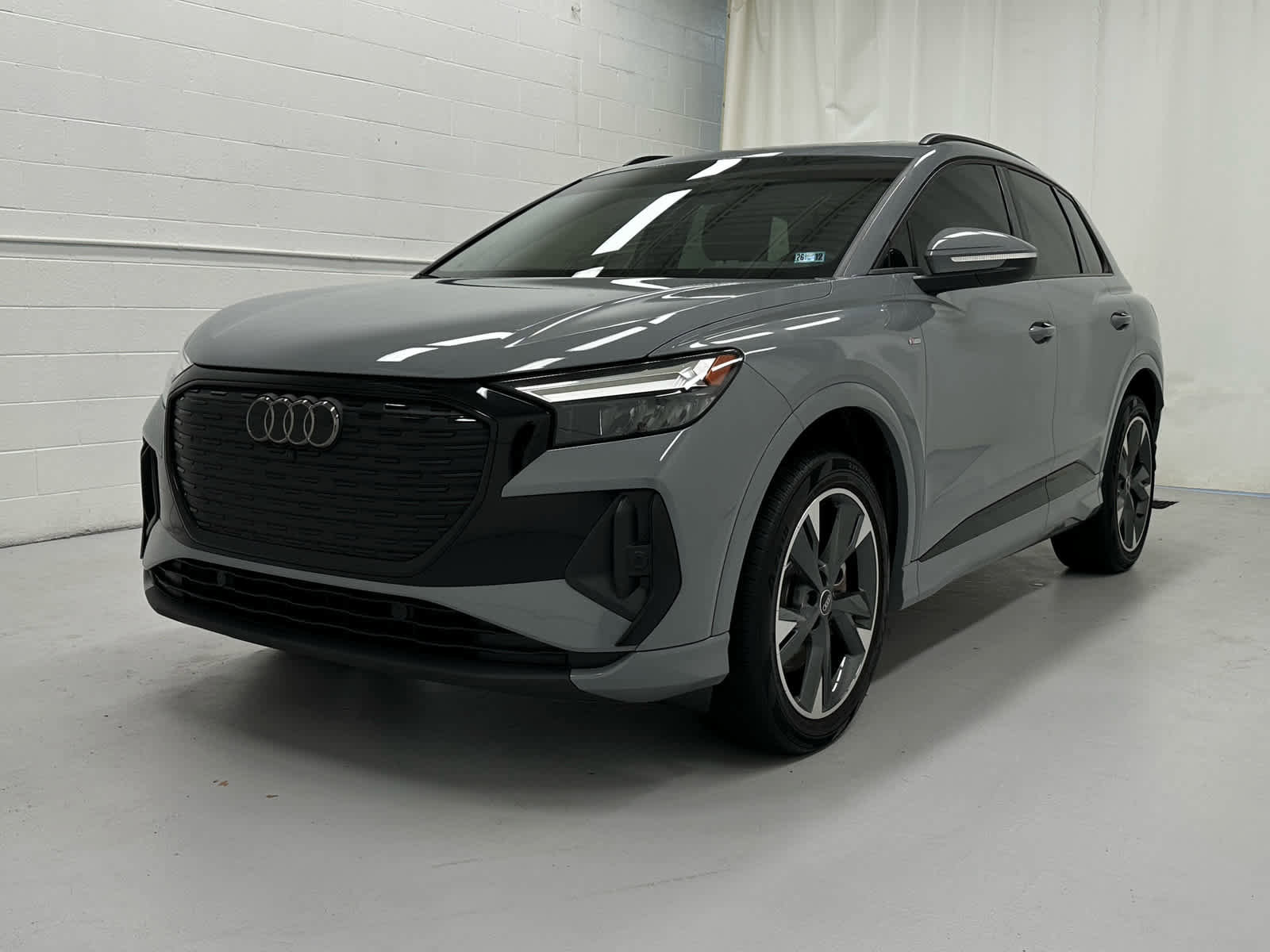 Used 2023 Audi Q4 e-tron Premium w/ Convenience Package image 4