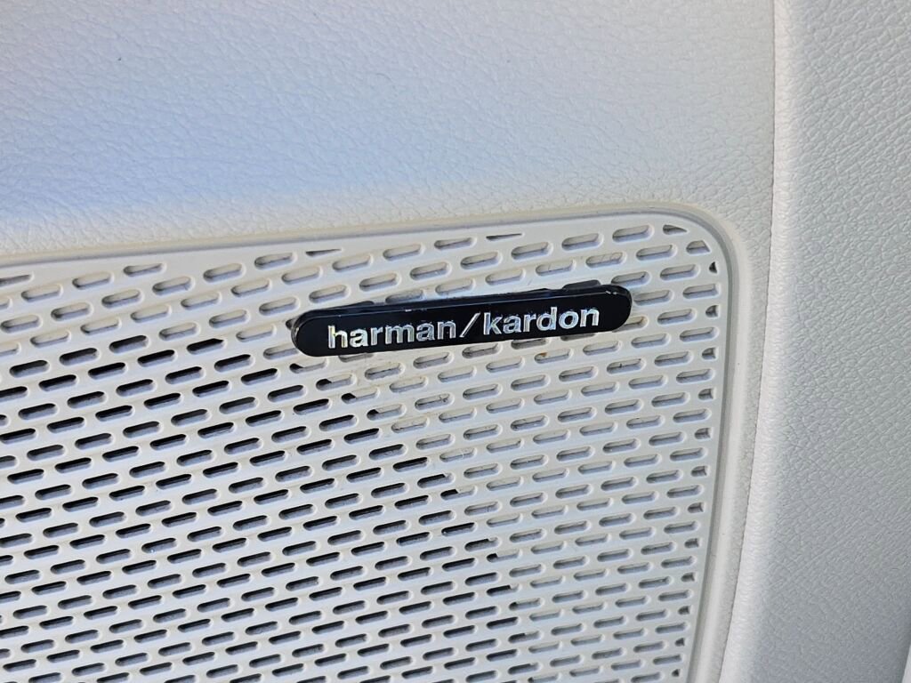 Used 2021 Chrysler Pacifica Limited w/ Uconnect Theater Family Group image 26