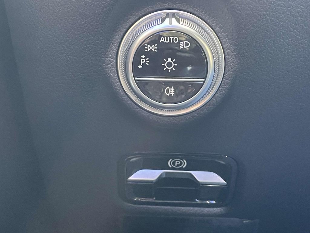 Used 2022 Mercedes-Benz C 300 Sedan image 23