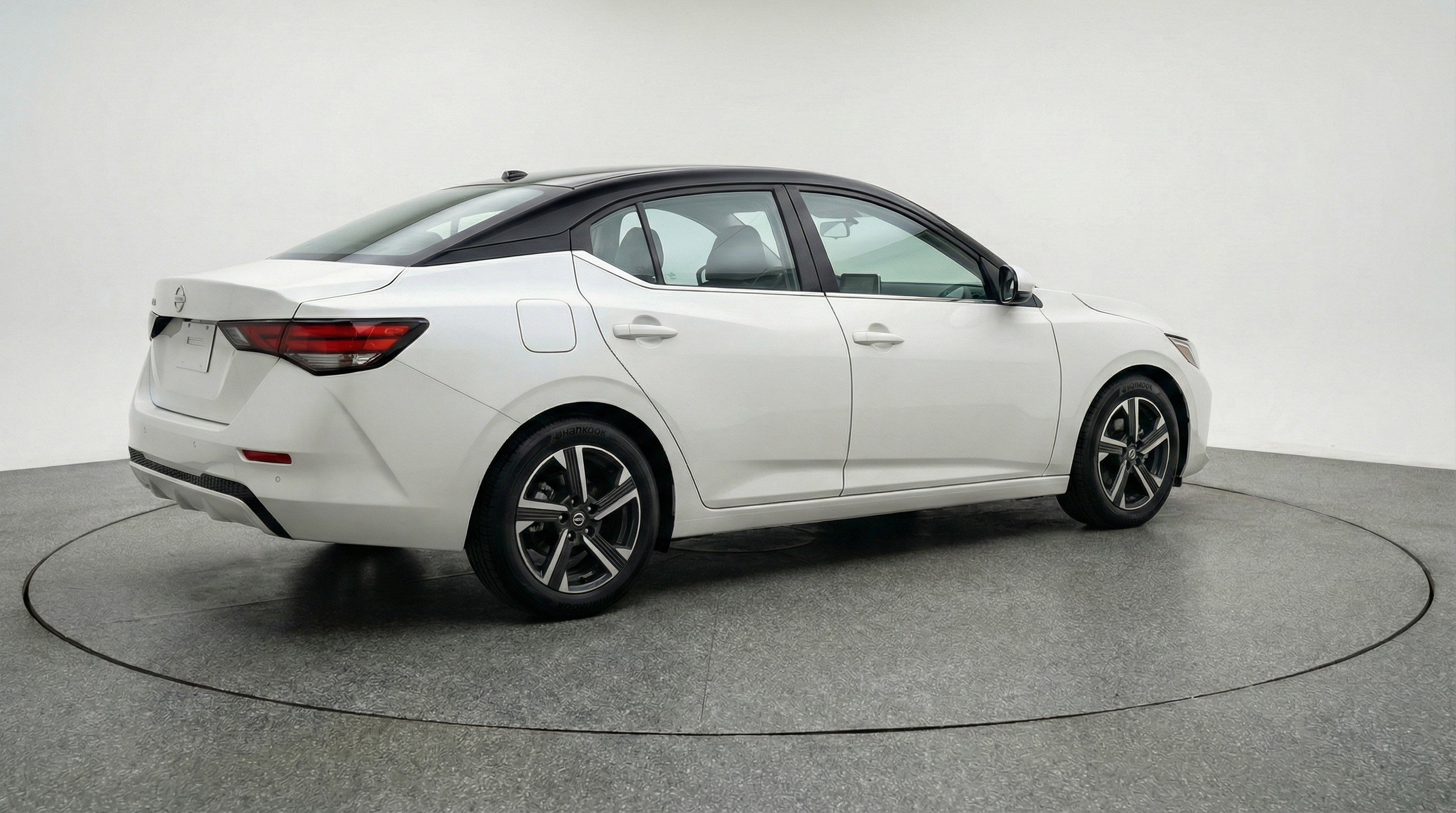 Used 2025 Nissan Sentra SV FWD image 9
