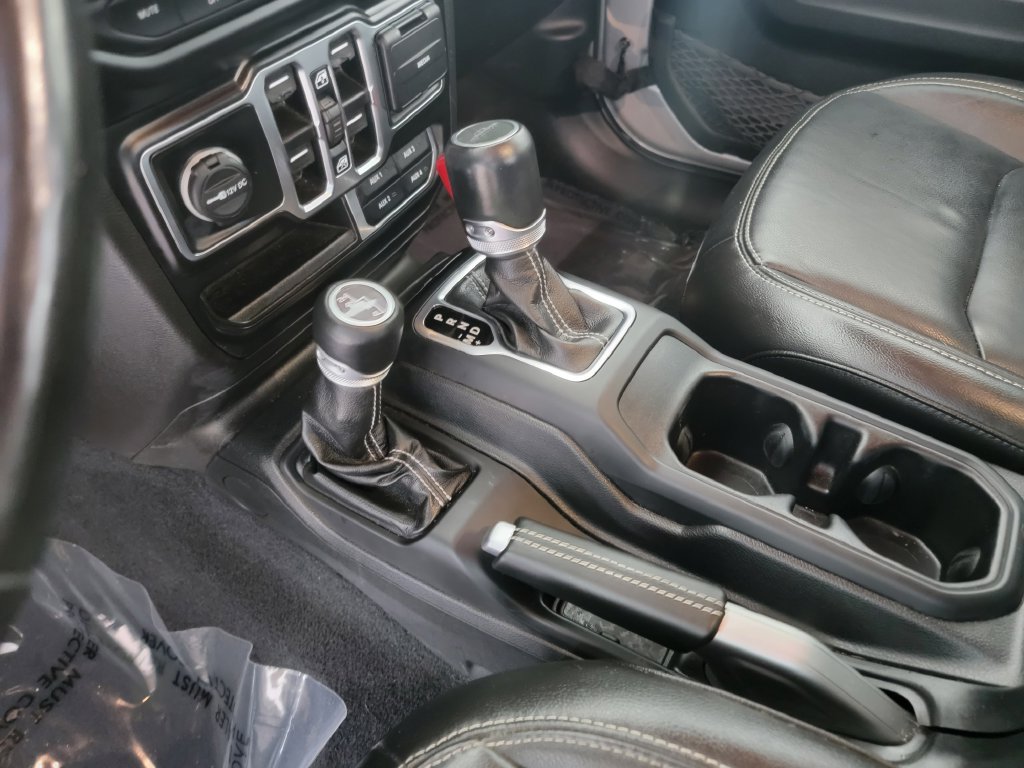 Used 2022 Jeep Gladiator Overland w/ Popular Equipment Package AWD/4WD image 16