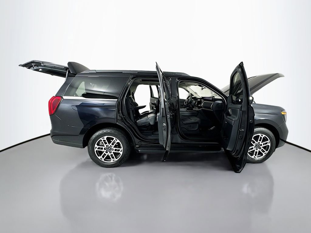 Used 2025 Ford Expedition Active image 30