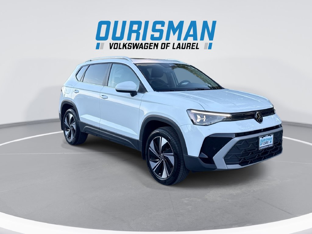 Used 2025 Volkswagen Taos SE w/ Panoramic Sunroof Package AWD/4WD image 2