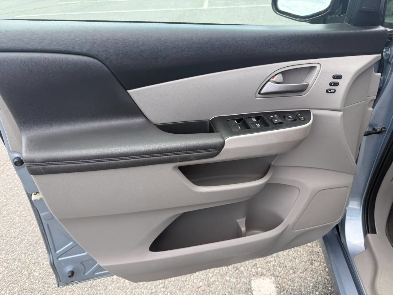 Used 2013 Honda Odyssey Touring Elite image 23