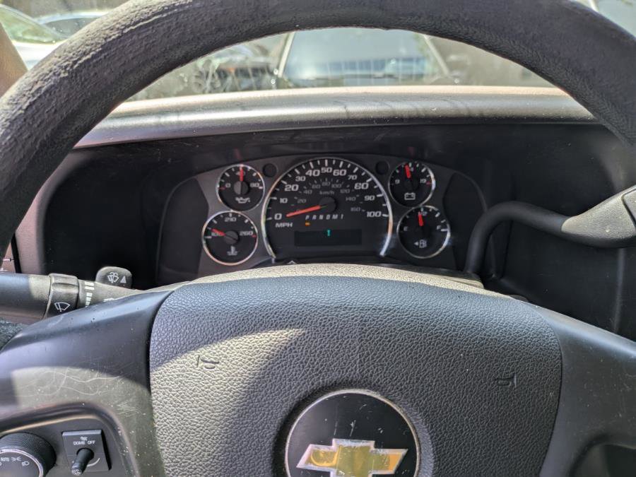 Used 2012 Chevrolet Express 2500 image 10