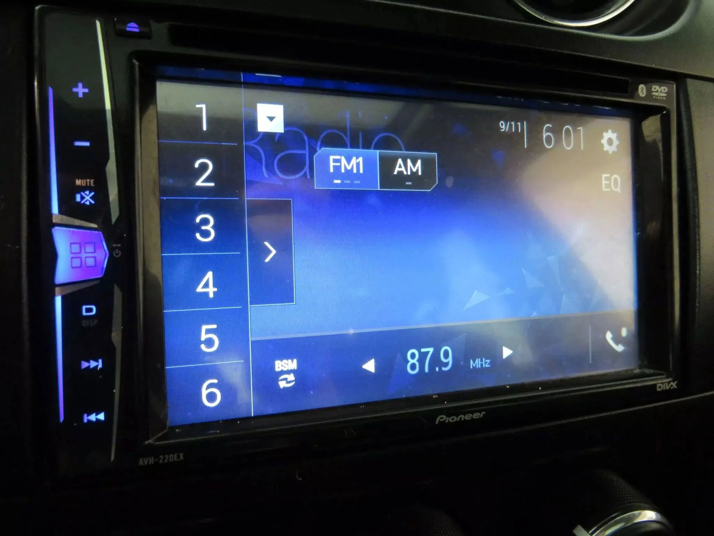 Used 2013 Jeep Compass Latitude w/ Sun/Sound Group FWD image 18