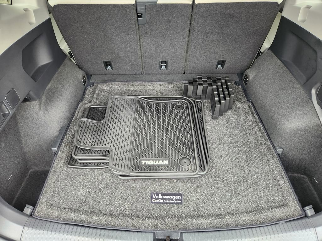 Used 2024 Volkswagen Tiguan SE image 32