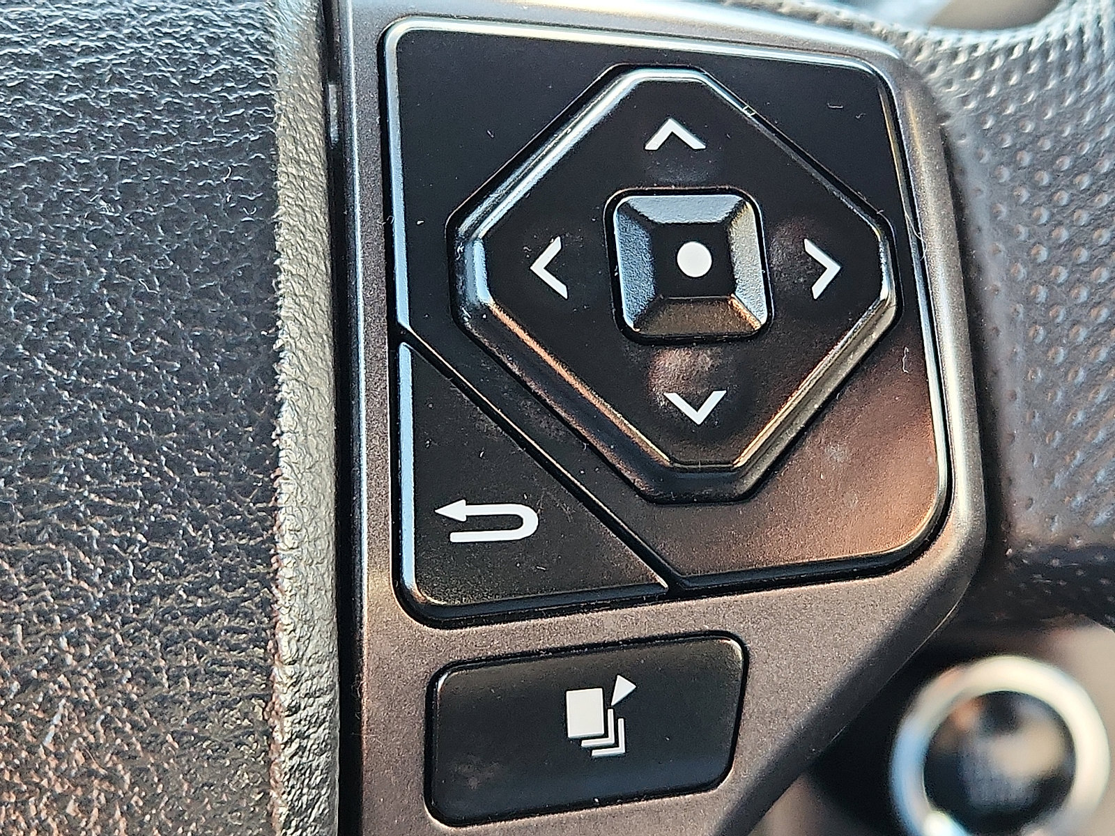 Used 2018 Toyota Tacoma 2WD Double Cab image 21