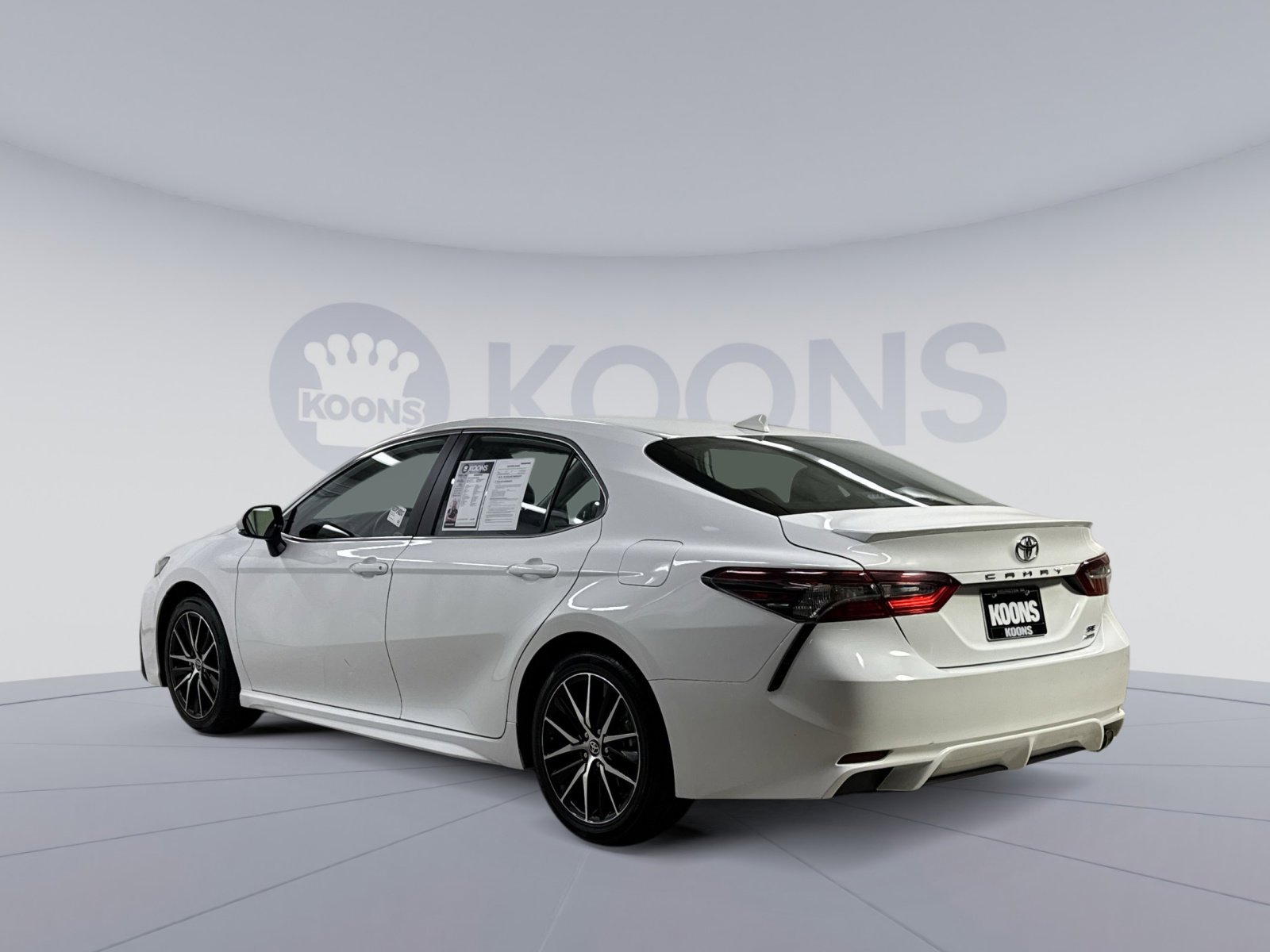 Used 2024 Toyota Camry SE w/ Cold Weather Package image 10